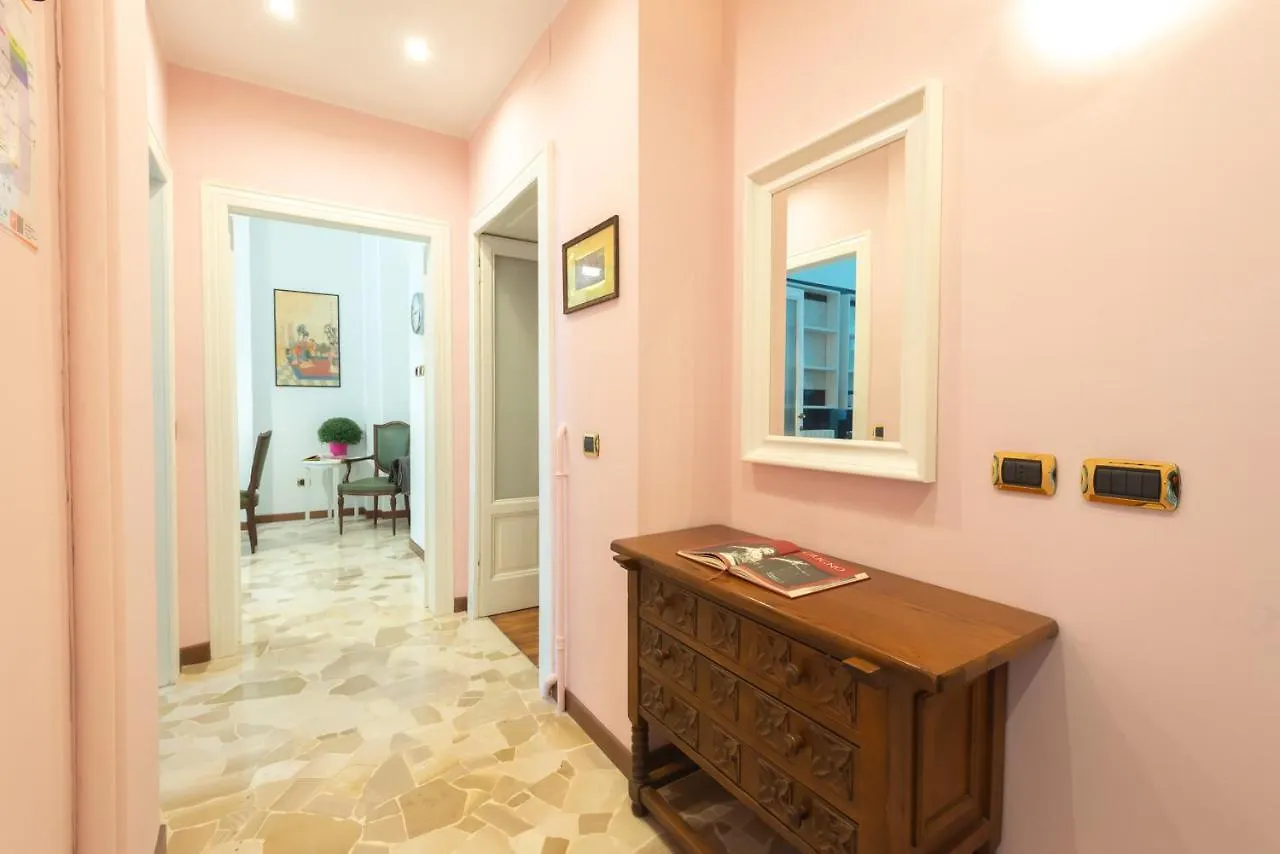 Elegante Casa Liberty Apartment Milan