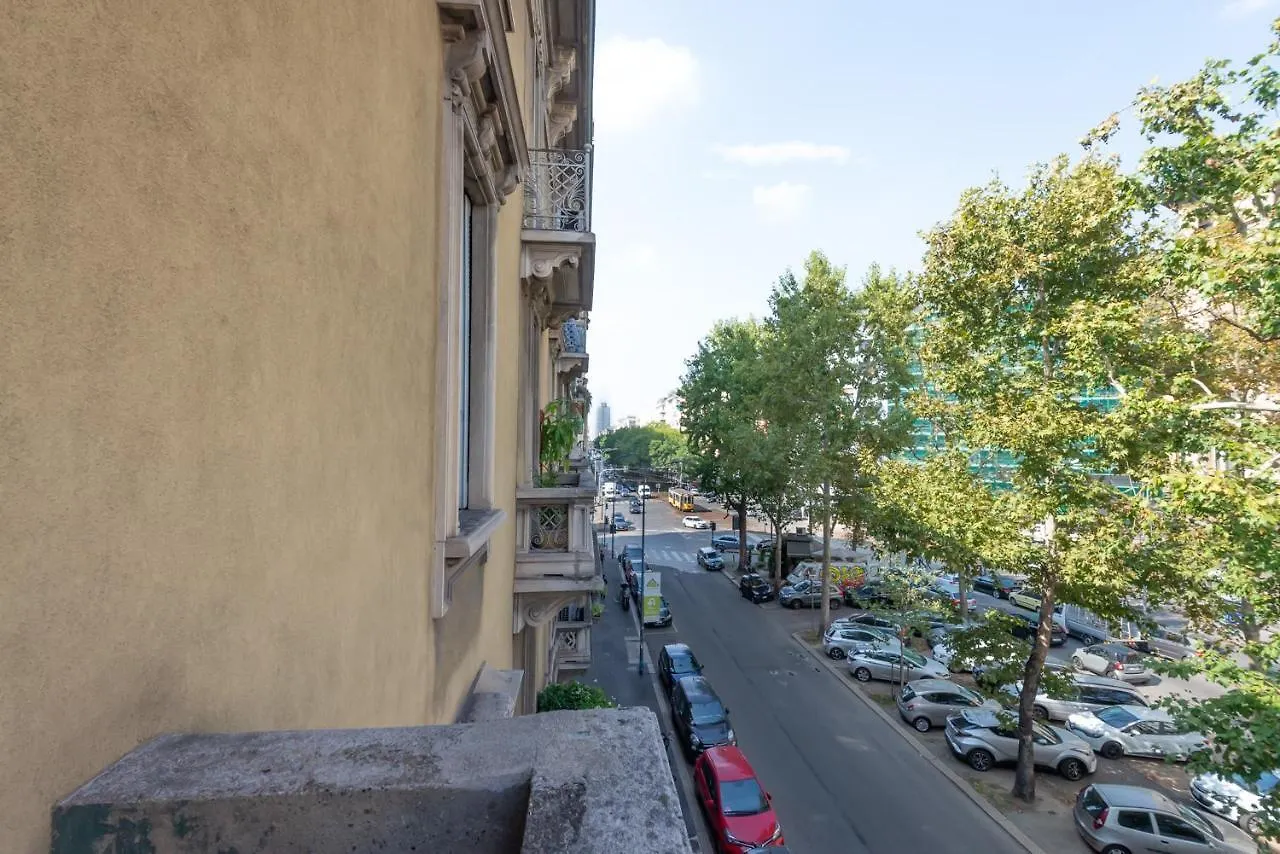 Elegante Casa Liberty Apartment Milan