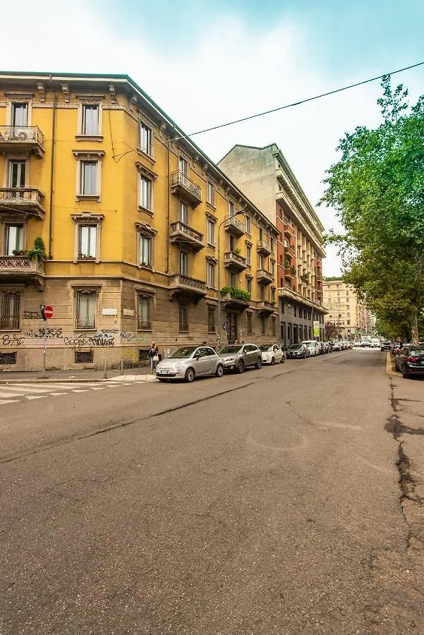 Elegante Casa Liberty Apartment Milan
