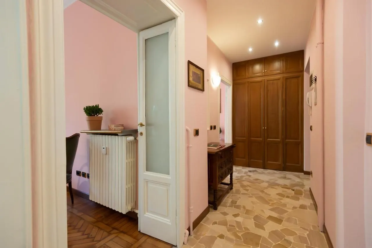 Elegante Casa Liberty Apartment Milan