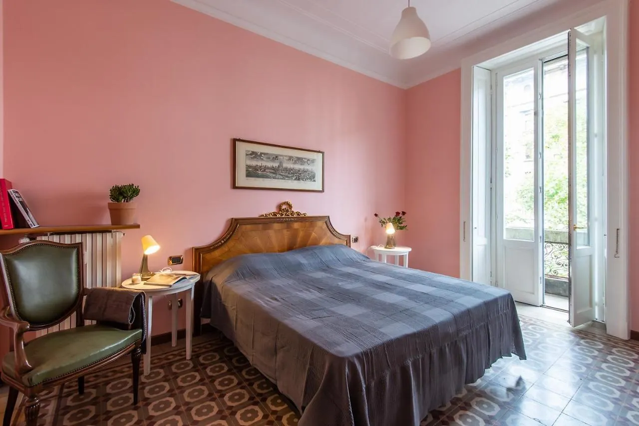 Elegante Casa Liberty Apartment Milan
